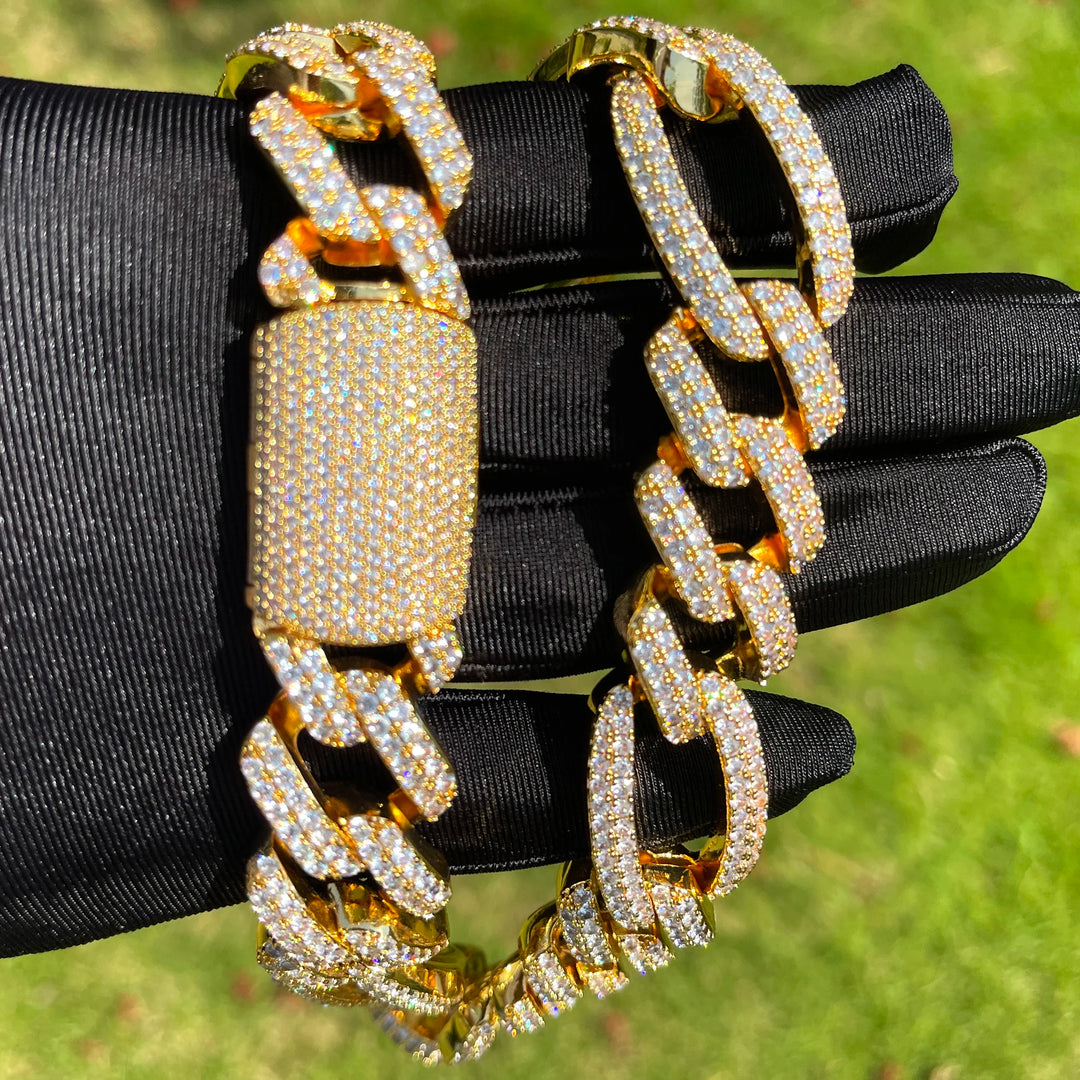 DUBSS - Iced Out Figaro Link Chain