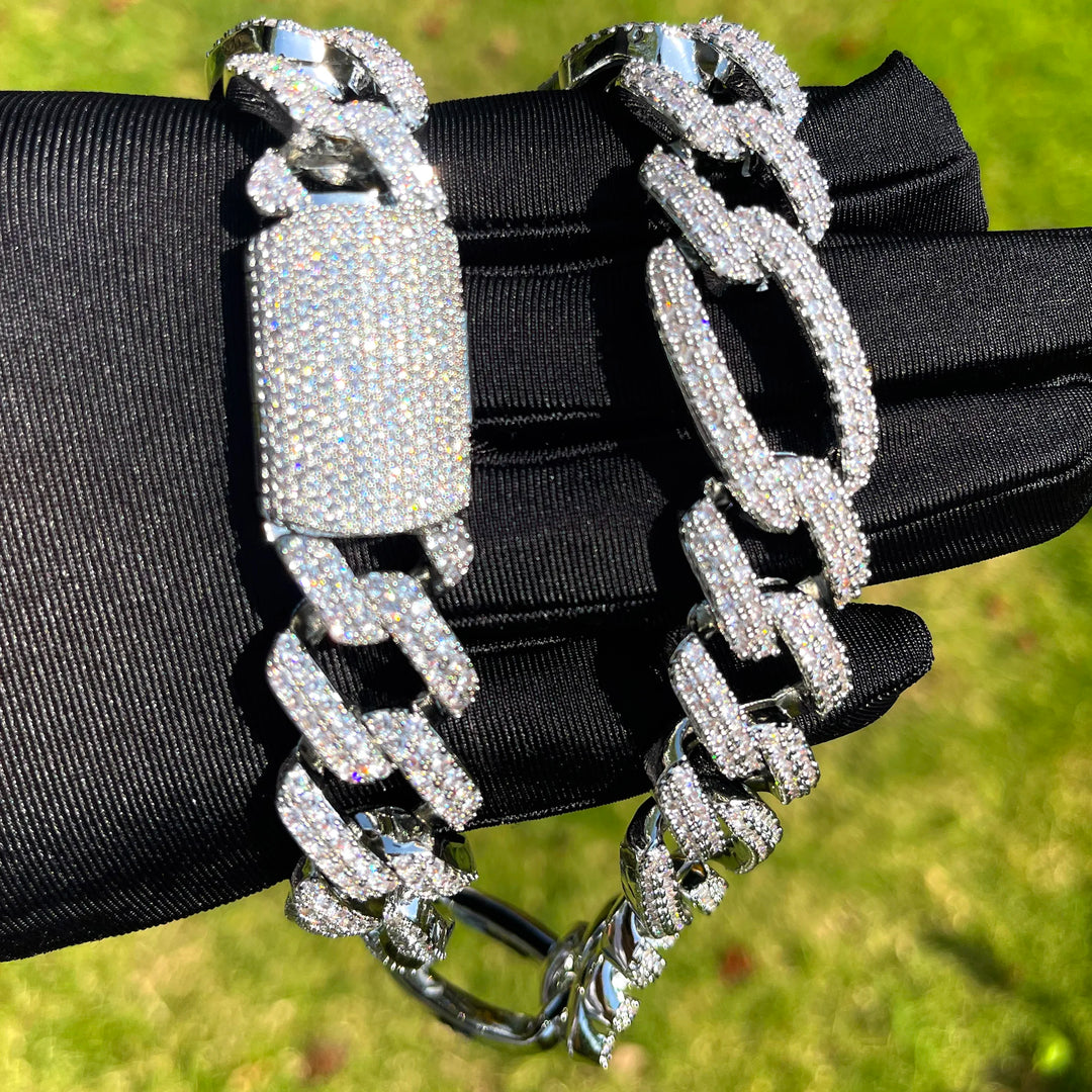 DUBSS - Iced Out Figaro Link Chain